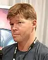 photo couleur en gros plan de Rob Liefeld.