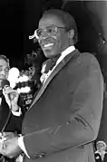 Robert Guillaume (Dr&nbsp;Eli Vance).