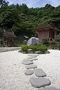 Un Iwakura sur la plage du sanctuaire de Hinomisaki