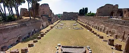 Le Stadium de la Domus Augustana.