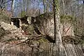 Les ruines de la glacière
