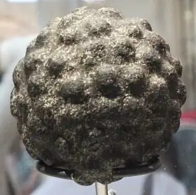 Boule en pierre gravée (British Museum)