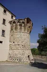 La tour circulaire.