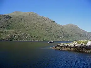 Killary Harbour au pied de Mweelrea depuis Rosroe Quay.