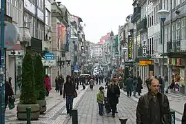 La rue Santa Catarina, artère piétonne du shopping de la ville 1,7&nbsp;km de long.