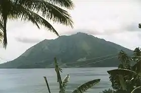Vue de Ruang depuis Tagulandang.