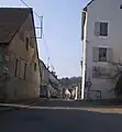 Une des rues de Jambles, vers la micro-crèche.