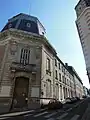 La Bourse du Travail, à l'angle de la rue Arsène-Leloup et Désiré-Colombe