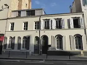 Nos&nbsp;9 et 11.