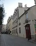 Vers la rue de la Lune.