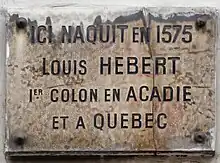 No 129 : plaque en hommage à Louis Hébert.
