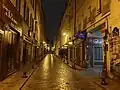 Rue de Lappe vers rue de La Roquette la nuit.