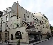 Vestiges de l'hospice, 87 rue des Archives.