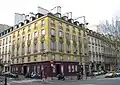 no&nbsp;19 de la rue des Réservoirs, au croisement avec la rue de la Paroisse, immeuble où est né Ferdinand de Lesseps en 1805.