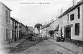 La rue du Houx vers le début du XXe&nbsp;siècle, au fond le bâtiment de ferme ayant été démoli plus tard pour percer l’actuelle rue Jean-Jaurès.