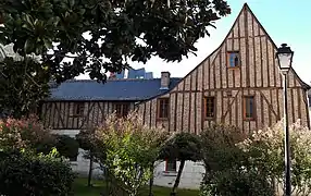 Logis des Huit-Pies, rue Georges-Courteline