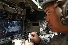 Poste de contrôle d'un M151 à l'intérieur d'un Stryker ICV.
