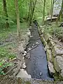 avec renforcement des berges