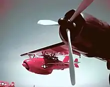 KDA Firebee sous l'aile d'un JD-1 Invader
