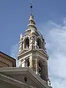 Campanile en spirale de l'église du Saint Sacrement.