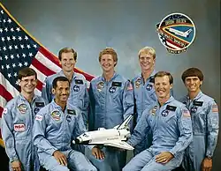 Derrière: Bill Nelson, Steven Hawley et George NelsonDevant: Robert Cenker, Charles Bolden, Robert Gibson et Franklin Chang-Diaz