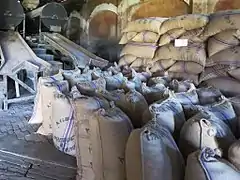 Sacs de fèves de cacao.