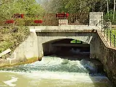 Saint-Amand-en-Puisaye, le pont sur la Vrille, 19 avril 2016