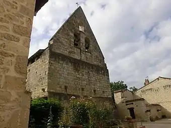 L'église et son clocher-mur.