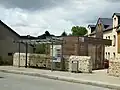 L'arrêt de bus Saint-Armel Église à Saint-Armel, équipé de mobilier Abri-services.