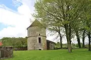Vieille tour près de l'église.