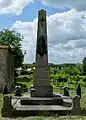 Le monument aux morts près de l'église (juin&nbsp;2009)