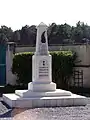 Le monument aux morts à l'arrière de l'église (août&nbsp;2012)