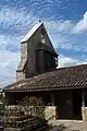 Porche et entrée de l'église, au sud (août&nbsp;2011)
