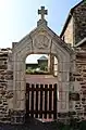 La porte à Saint-Thurial.