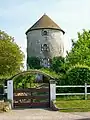 Le moulin Saint-Wy, de la fin du XVIIIe&nbsp;siècle. Dernier moulin à vent de Saint-Witz et environs, il sert d'habitation depuis longtemps.