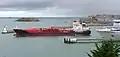 Un chimiquier quitte le port