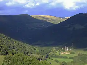La vallée de la Maronne à Saint-Paul-de-Salers.