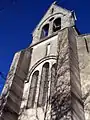 La façade occidentale de l'église Sainte-Marthe.