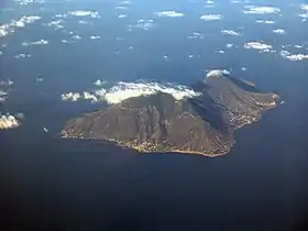 Vue aérienne du Monte Fossa delle Felci (au premier plan, devant le Monte dei Porri).
