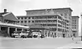 La caserne (sur la gauche) dans les années 1930.