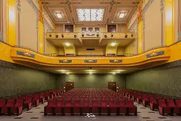 La salle Youssef Chahine, reconstruction à l'identique de la salle no&nbsp;1 de 1921, est un exemple typique d'éclectisme égyptien.