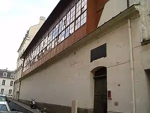 Vue extérieure de la salle, no 1 rue du Jeu de paume à Versailles.