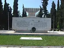 Mémorial dans le nouveau cimetière.