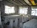 À l'intérieur.