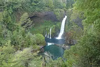 La cascade Huilo Huilo en été.