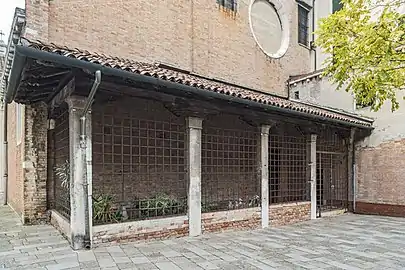 Portique de l'entrée nord du XVe&nbsp;siècle