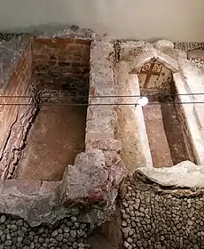 Des tombeaux de l'époque lombarde ont refait surface à l'intérieur de l'église.