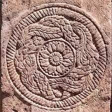 Lotus et guirlande.