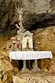 Le tabernacle et la statue de saint Michel.