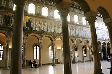 Intérieur de la basilique Sant'Apollinare nuovo (VIe siècle).